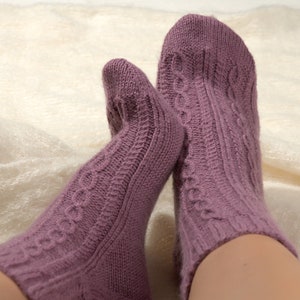 Violette Stricksocken Bett Knöchel gemütliche Socke Frau Wollsocken handgestrickte Hausschuhe Dünne Wollsocken Stricken Fußwärmer Geschenk für Mutter Freundin Tante Bild 1