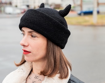 Chapéu com chifres de diabo, gorro com chifres, boné com cores personalizadas de Halloween para mulheres, roupa de Halloween, gorro de malha, ideia de presente para o Dia dos Namorados