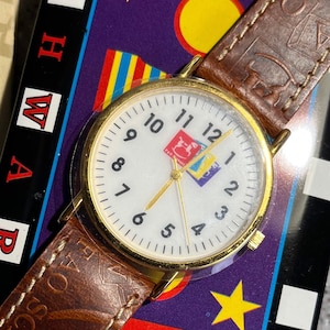 Vintage Ultimate Toy Store Fossil reloj coleccionable un homenaje a la FAO Schwarz en la ciudad de Nueva York, la juguetería más antigua, un reloj en funcionamiento
