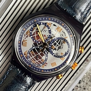 Chrono ou Chronographe vintage Swatch Watch Timeless Zone SCN104 dans sa boîte d'origine avec batterie NOUVELLE fonction de carte du monde fonctionnelle non portée sur le cadran