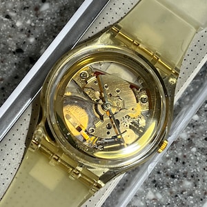 Swatch Watch GOLDEN JELLY #1 GZ115 Collectors Club Swatch in box with original band not cracked a collectors gem in original box and battery