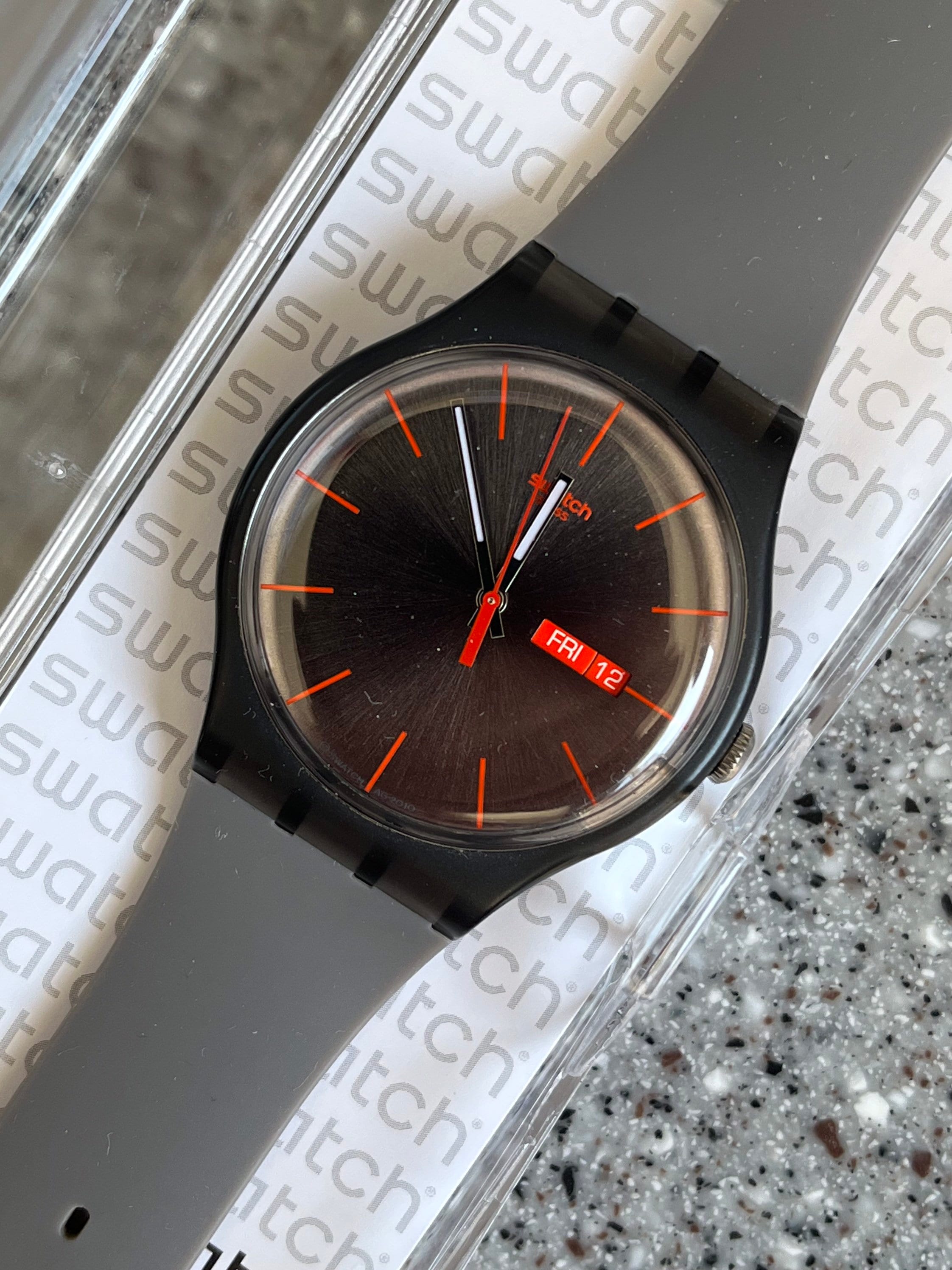 Reloj SWATCH Orange Disco Fever GP174 – Joyería Rometsch