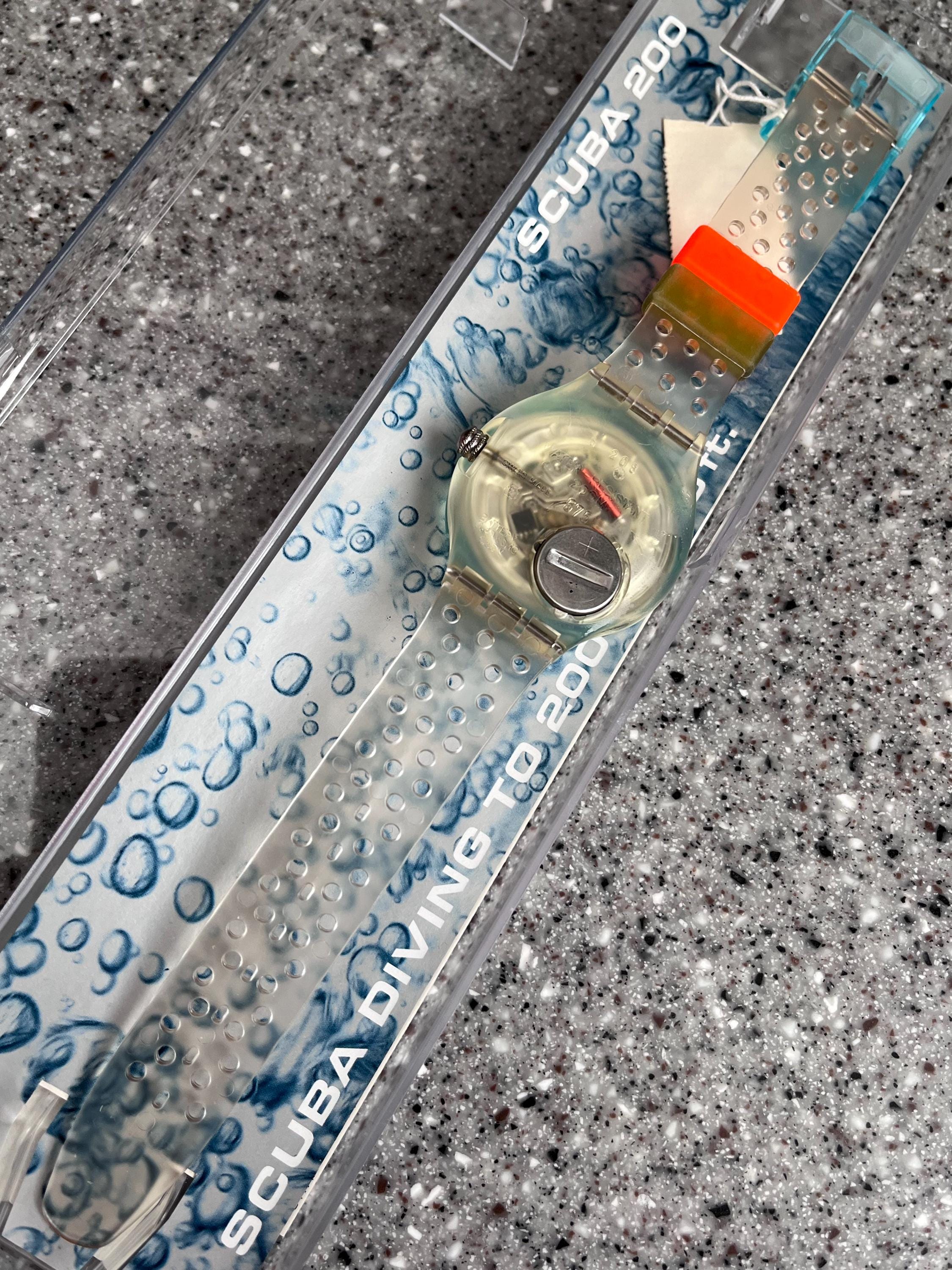 Swatch SCUBA 200暗所で光る超珍品 SWATCH SCUBA200 超珍品 時計全体が光る 未使用 電池交換済