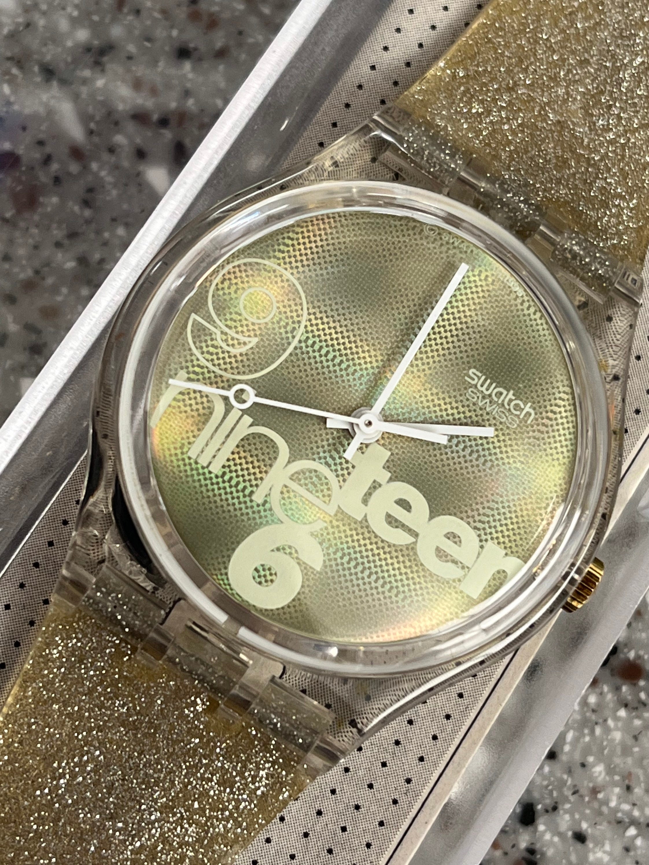 1995 Swatch Vintage 34mm Face Glitter Gold New in Box Never