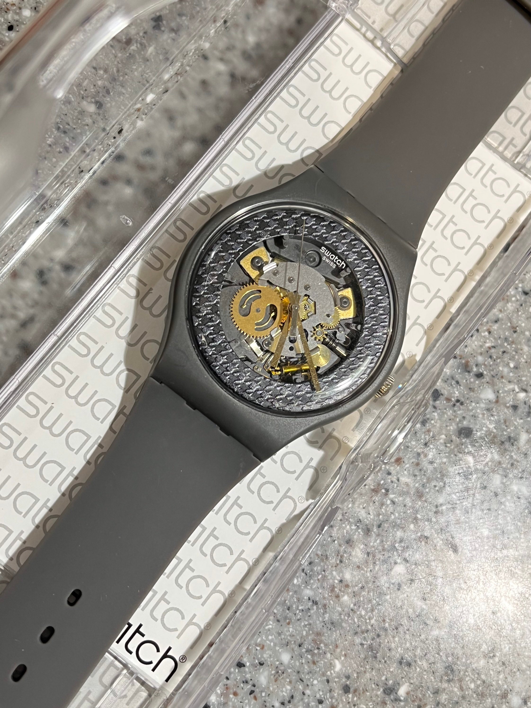 ナオスティ☆スウォッチ　グレー　ほぼ未使用 Swatch Watch New in Box Never Worn Called Greybolino 41mm
