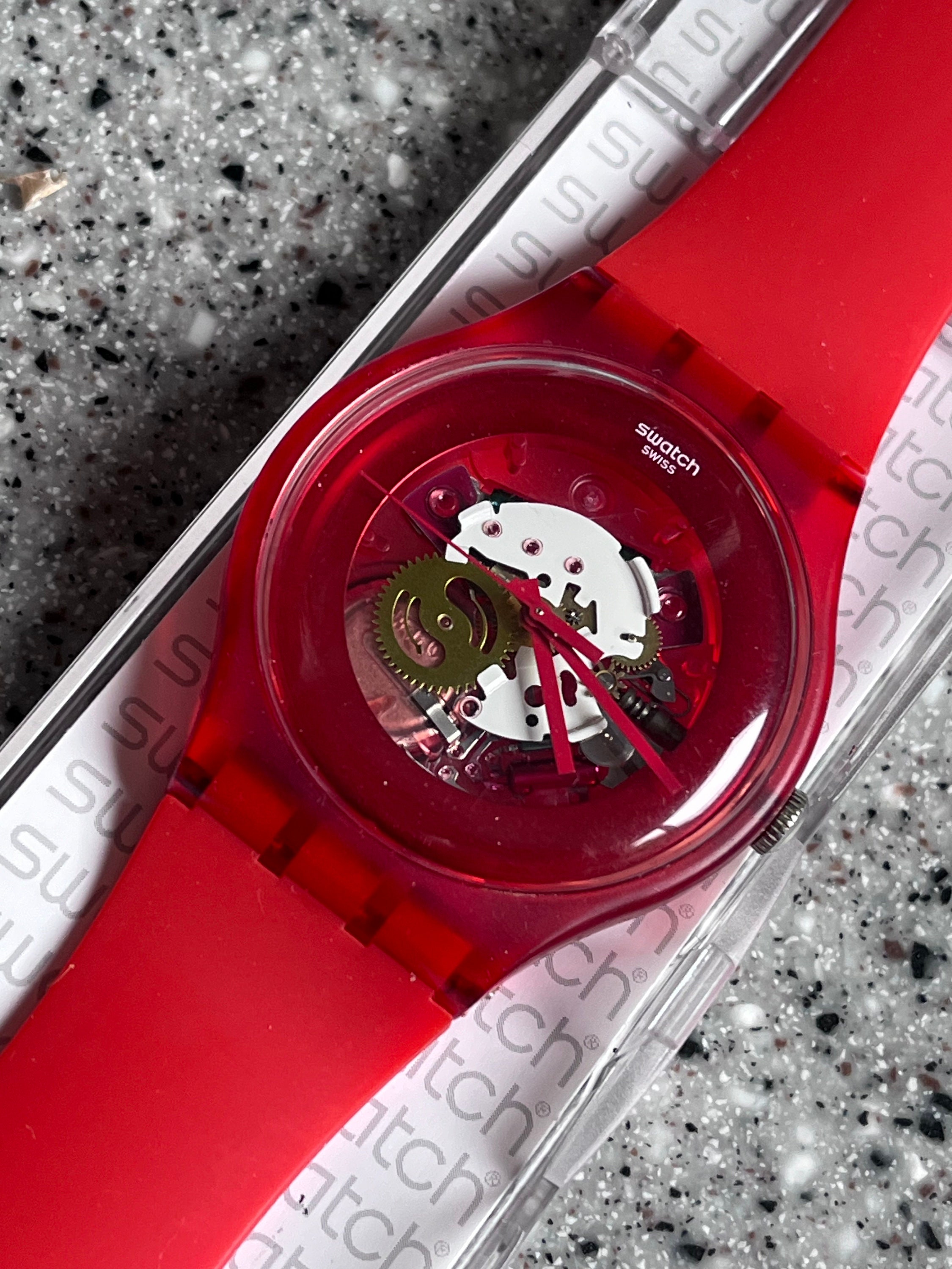 安い購入 face 41mm Lacquer Colored Watch Swatch RARE lacquer red 時計