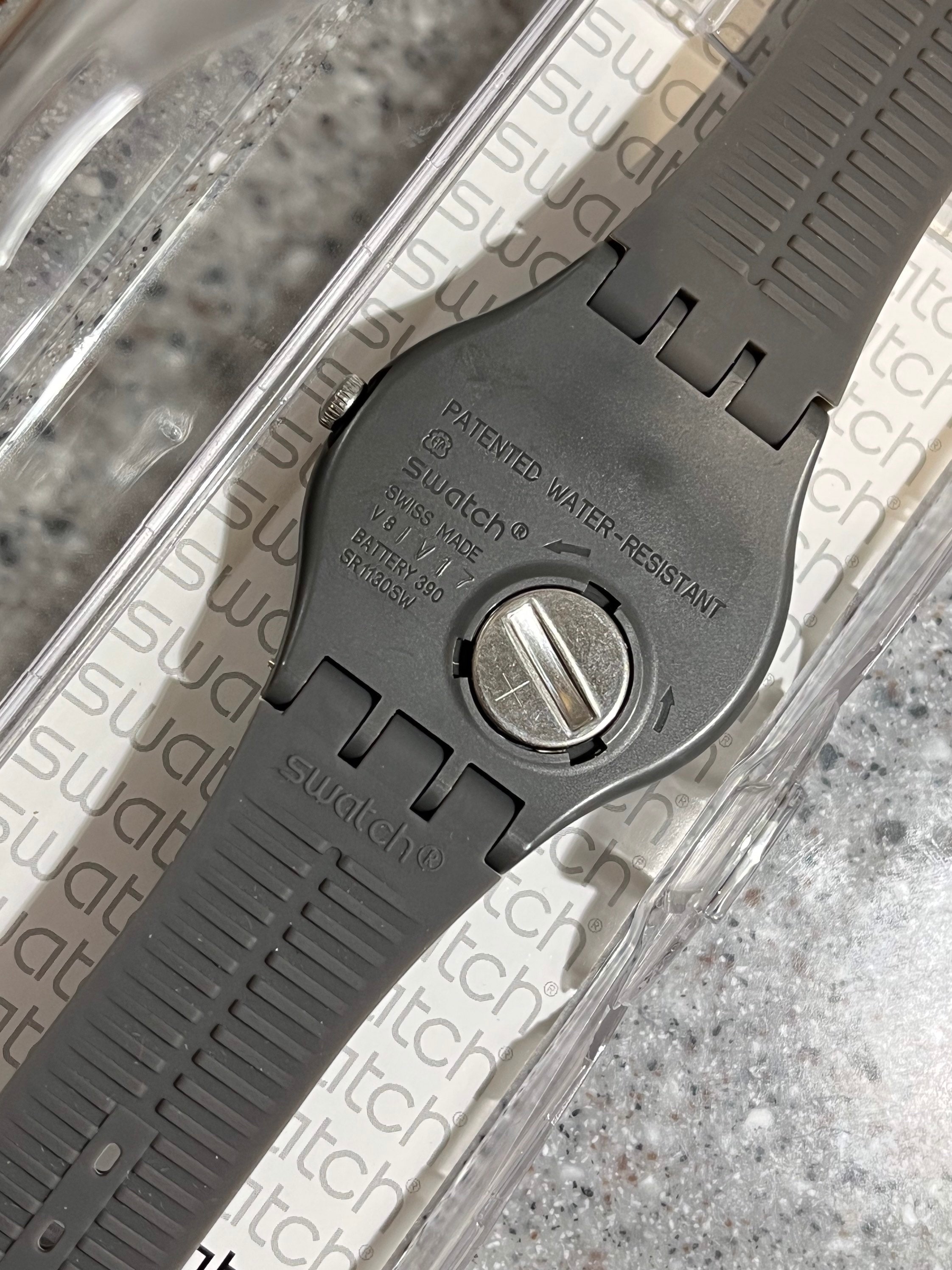 ナオスティ☆スウォッチ　グレー　ほぼ未使用 Swatch Watch New in Box Never Worn Called Greybolino 41mm