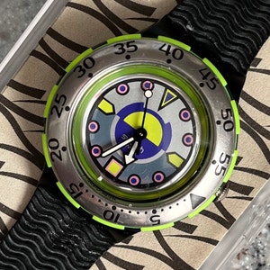 Vintage Swatch SCUBA 200 1993 Watch Bombola SDB103 Watch 38mm case never worn in box with battery running new old stock