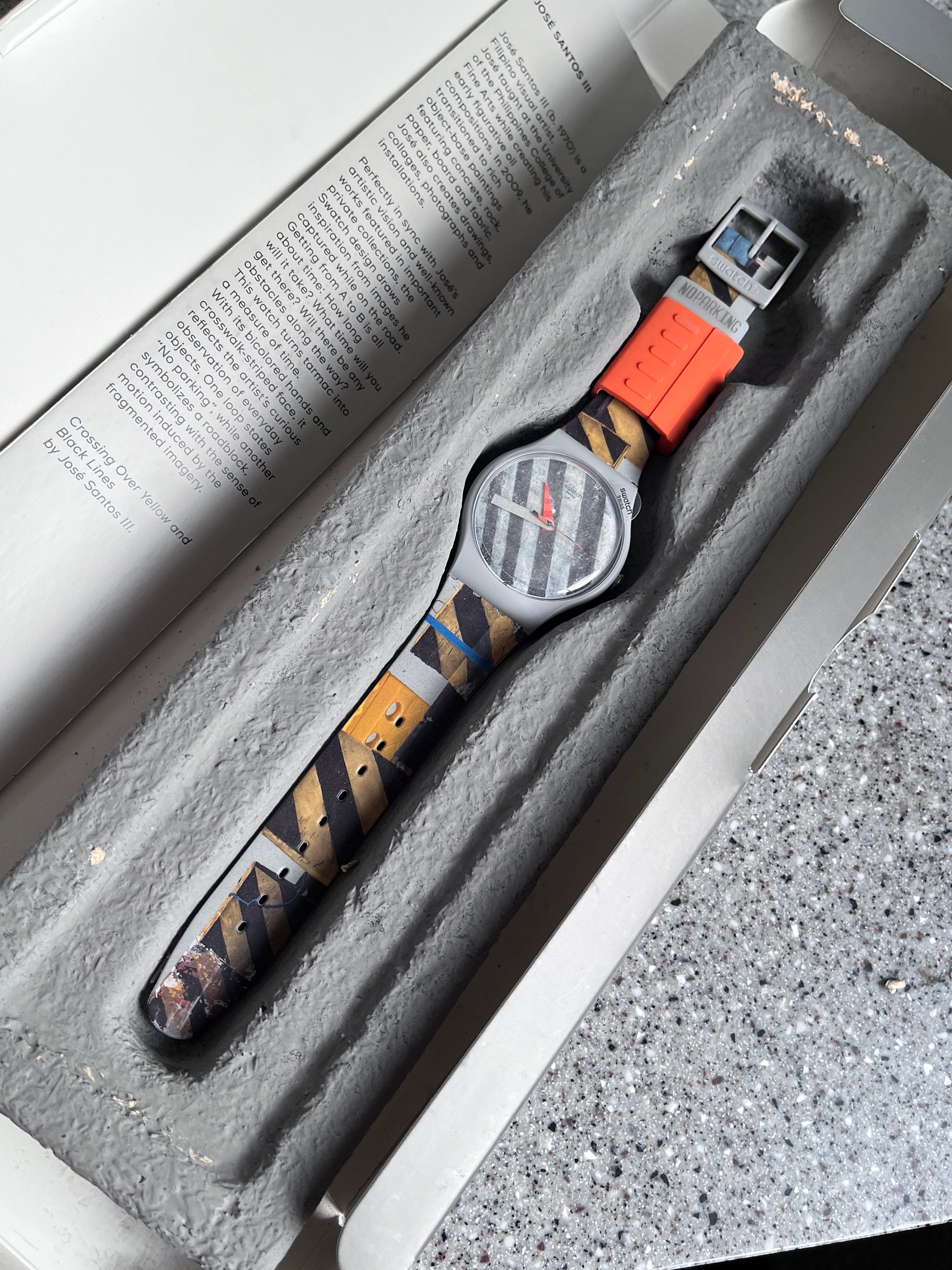 SUOZ352 - GIRL BY ROY LICHTENSTEIN, THE WATCH - Swatch® Japan