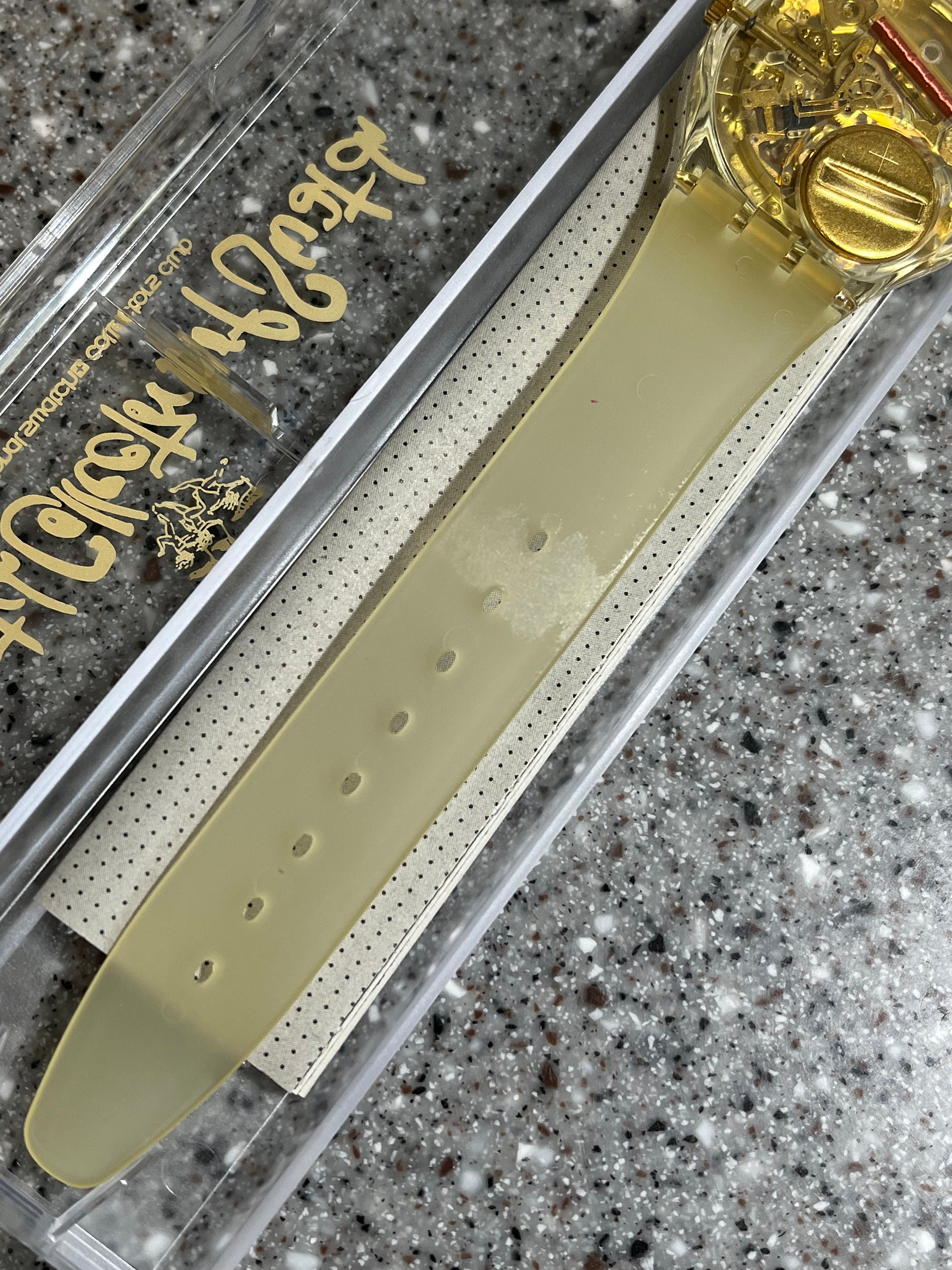 Swatch Watch GOLDEN JELLY #1 GZ115 Collectors Club Swatch in Swatch Watch GOLDEN JELLY #1 GZ115 Collectors Club Swatch in
