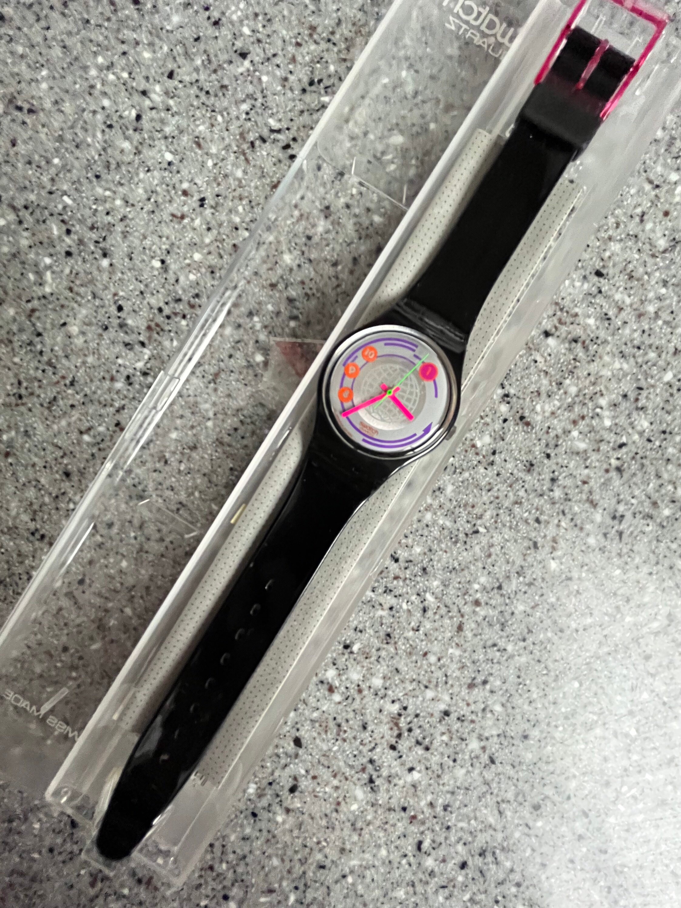 木箱入りのswatch(*｀・ω・)ゞ、 希少なヴィンテージ新品箱入りスウォッチウォッチムーンフェイズ