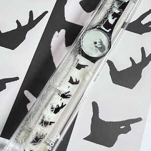 Orologio Swatch vintage del 1995 da 34 mm, numerato dall&#39;artista Irit Batsry, linguaggio dei segni per sordi, con poster stampato in edizione limitata, batteria NUOVA, funzionante