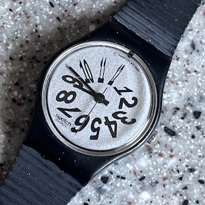 1989 Swatch Vintage Watch 25mm watch pre-owned good condition with battery running no box LB127 original band fun modern