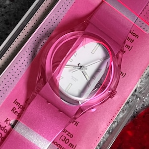 Vintage Swatch RARE 2001 llamado Masking GK335 nunca usado en caja original con batería y viene con accesorios coloridos para banda y cara