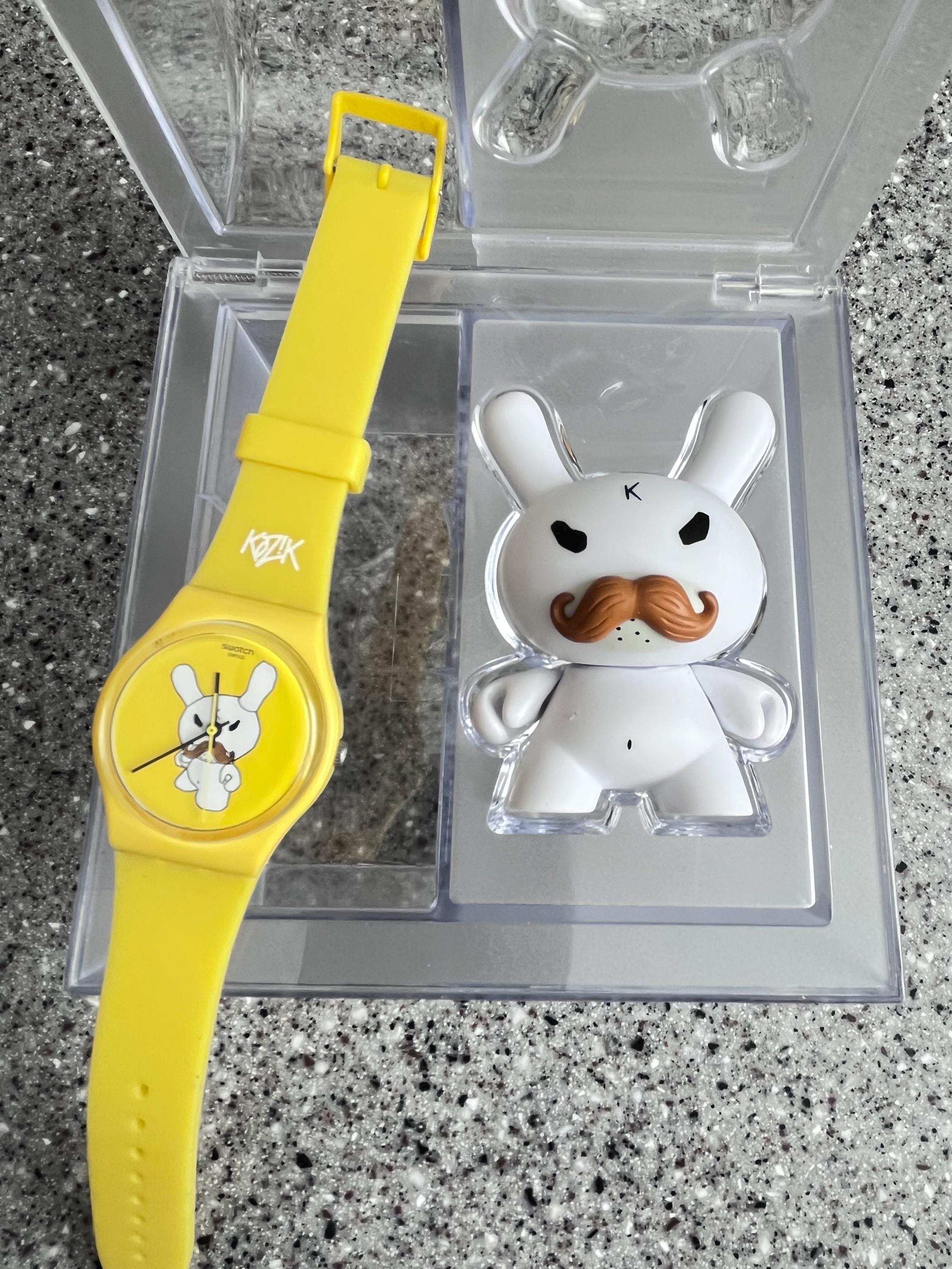 フィギュア＆腕時計　Kidrobot×Swatch KOZIK Two Kidrobot for SWATCH Figures by Frank Kozik (American