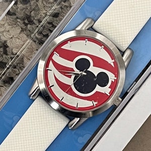 Disney Cruise Lines Mickey Mouse Patriotic Limited Release NIB never worn working with new battery large face watch silicone flexible band