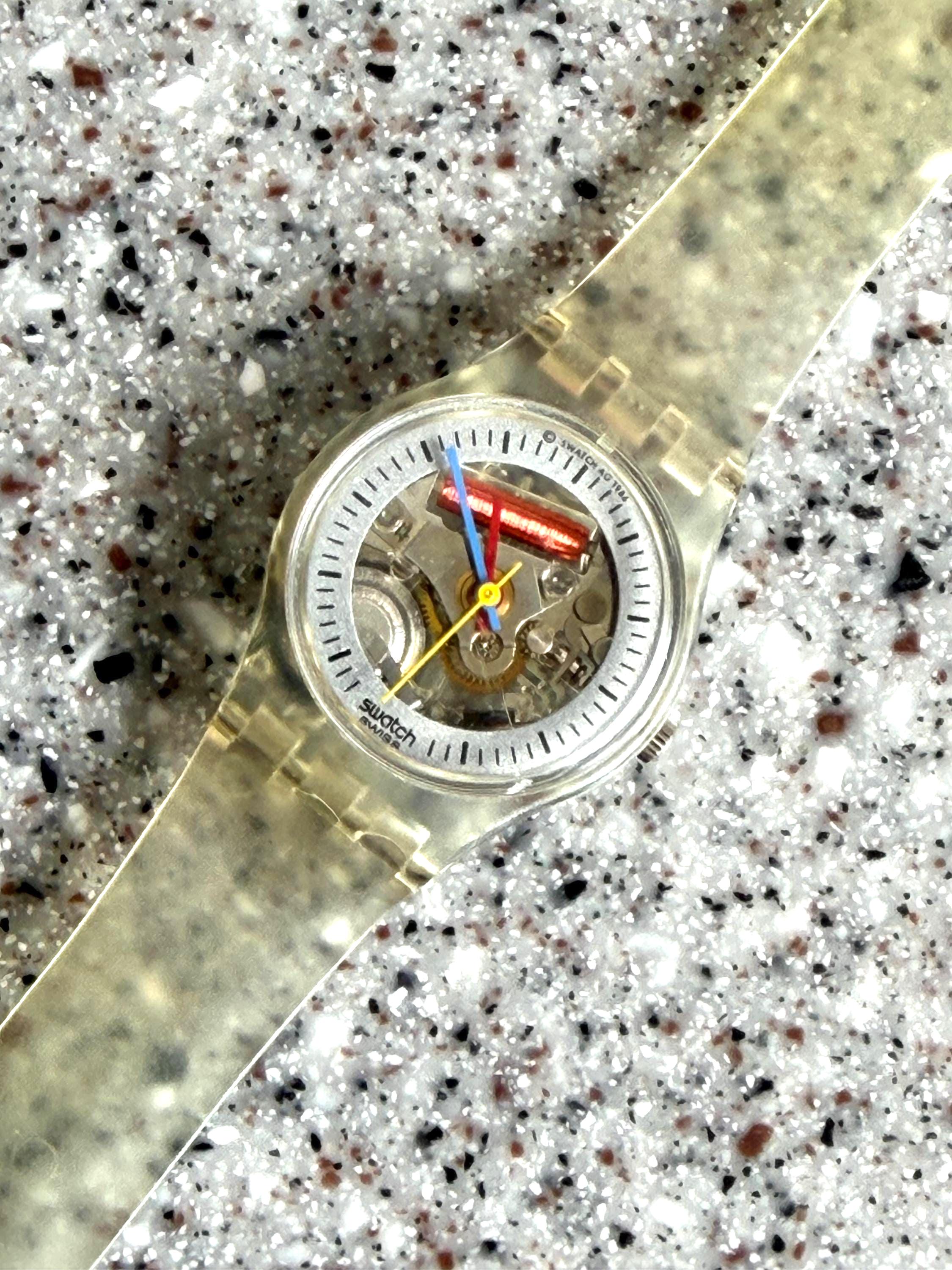 Vtg Women Swatch  Quartz WR Analog 25mm Dial Round Watch (G706) \