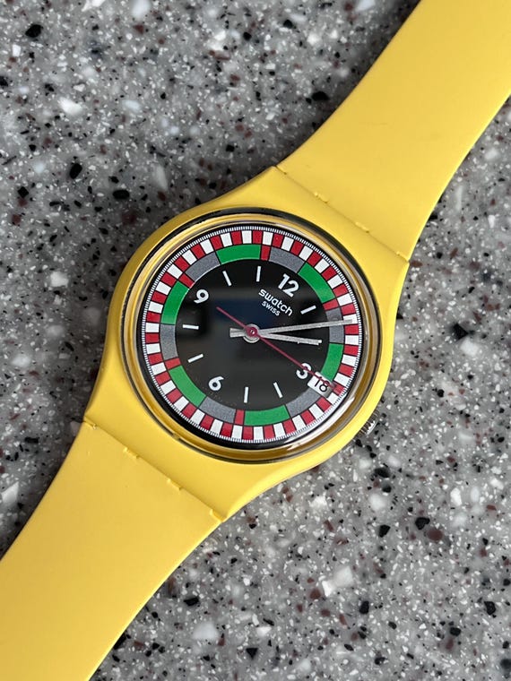 Orologio Swatch Reloaded del 1984 GIALLO Racer questo e un orologio Swatch fuori produzione da 34 mm mai indossato nella scatola originale con batteria funzionante Etsy Italia