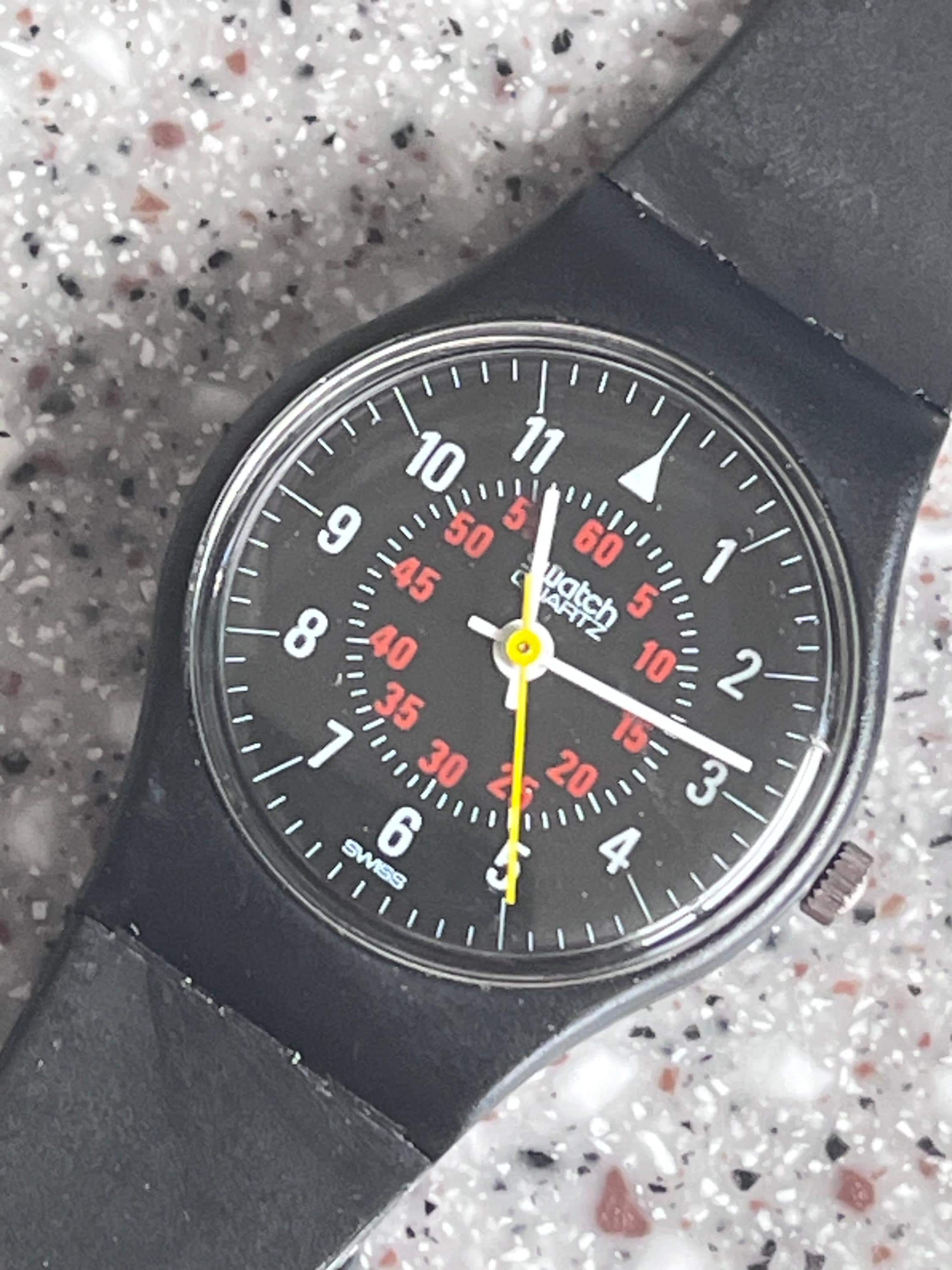 Working Vintage Swatch Ladies Watch Classic Swiss Quartz Black 25mm 1987 Rare 1987 Vintage Full Black Swatch Lady Watch with White & Red  main image 3