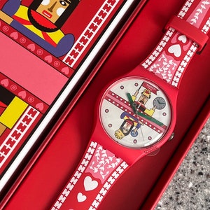 Azionista Swatch Watch Versione LIMITATA chiamata Jass che è il gioco di carte ufficiale della Svizzera NUOVO in scatola con batteria, quadrante da 41 mm