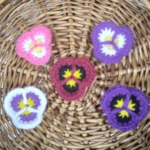 Crochet Easy Pansy Pattern, Crochet Pansy Applique Pattern for Beginners, PDF Pansy Patch Crochet Pattern, Crochet Pansy Digital Download