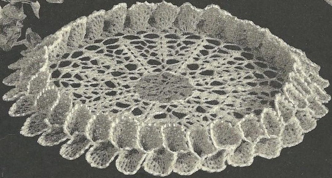 VINTAGE 1940s Tailored Ruffle Round Doily, Crochet Tailored Ruffled ...