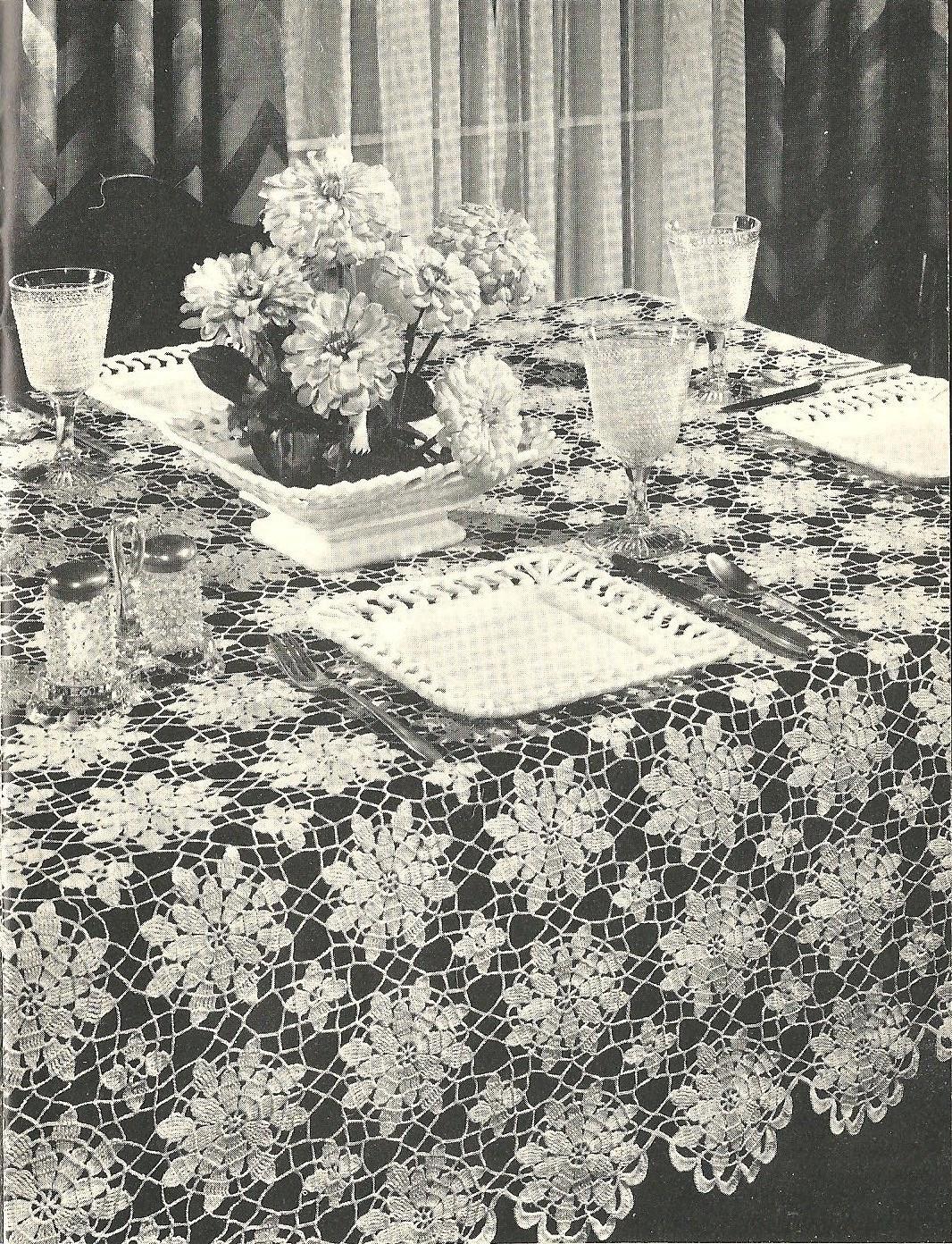 35 Crochet Tablecloth Patterns with Doilies, Motifs, and Table Runners 24 Vintage Queen Anne's Lace Tablecloth