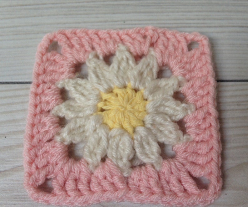 Granny Square Spring Pattern Granny Square Pattern - Daisy Granny Square - Spring Granny Square ...