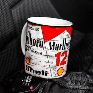 Taza Ayrton Senna MP4 n.° 12 - Fórmula 1 - Taza de café y té - Auto de carreras - Ideas de regalo - Recuerdos - Campeón mundial - Leyenda - Diseño rojo y blanco