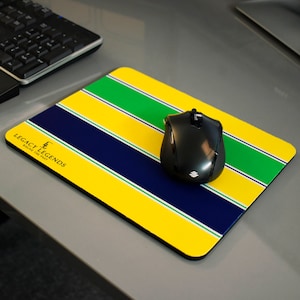 Alfombrilla de ratón Ayrton - Carreras de fórmula clásicas - Casco Senna - Decoración para el hogar y la oficina - Objetos de recuerdo - Ideas para regalos - Por Legacy Legends