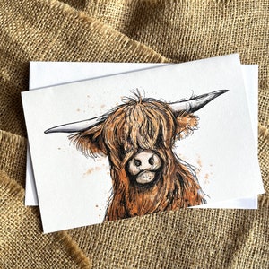 Design em aquarela de cartão de felicitações ilustrado de vaca das montanhas