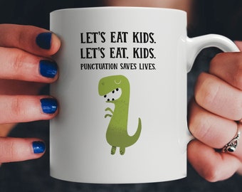 Lassen Sie uns essen Kinder Dinosaurier Trex Becher | Grammatik Geschenk für Professoren, Literatur-Fans, Schriftsteller, Autoren, Studenten oder Dramatiker!