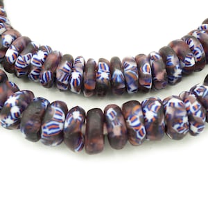 Perles pour beignet africaines en verre recyclé Krobo (9-10 mm) violet foncé, bleu et blanc moucheté - Ghana Fair Trade (2152F683) Donut