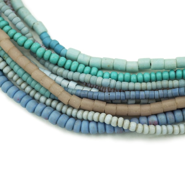 10 rangs de petites perles de verre africaines du Ghana (1-2,5 mm) bleus et turquoises - perles de commerce vintage (2153F015) vénitiennes