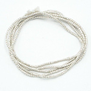 Kleine handgemaakte Heishi Ethiopian-kralen (1,5 mm) - Gerecycled metaal, met de hand gesmeed Afrikaanse kralen - Upcycled - Tribal Trade-kralen (85F052) Zilver