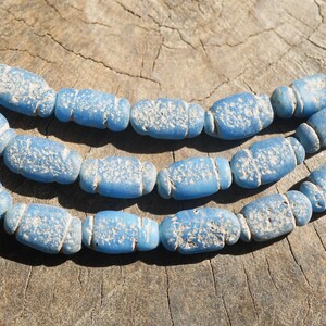 Perles de verre Java bleues fabriquées artisanalement (7 x 12 mm) - Fil organique d'aspect usé