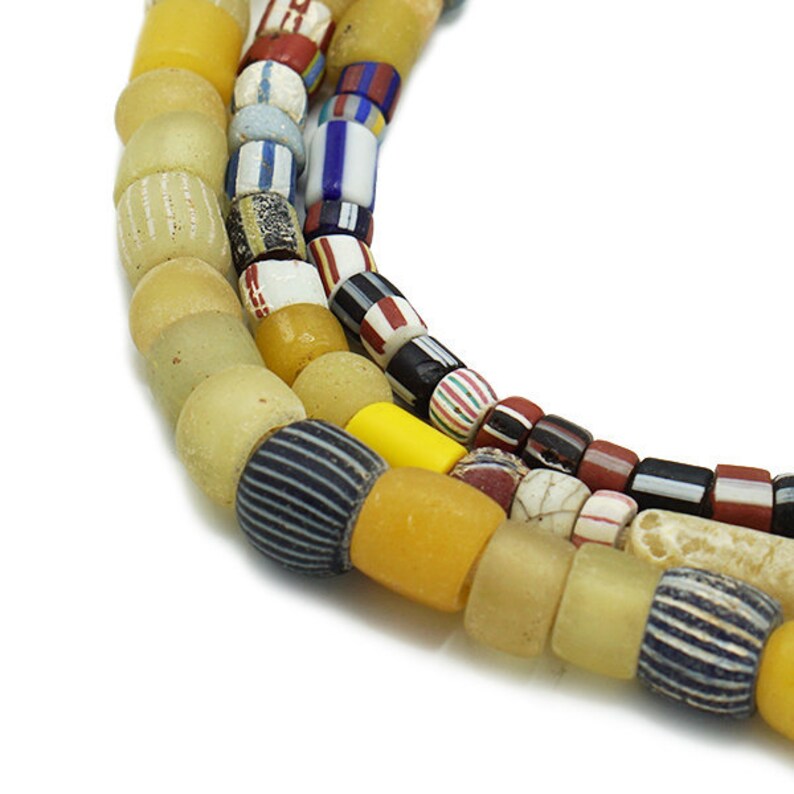 Trade Beads Strang gelb rot schwarz gestreifte Glasperlen aus Ghana 6 mm
