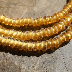 Topaz Java Glasperlen (7 mm) Goldene Honig Farbe Artisan Made Organic Donut geformte Perlen (2891A378) Indonesisch