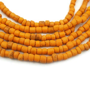 Små klarorangea Java-glaspärlor (3-4 mm) Heishi-hantverksmässigt tillverkade distansringpärlor (2943A415) Indonesiska