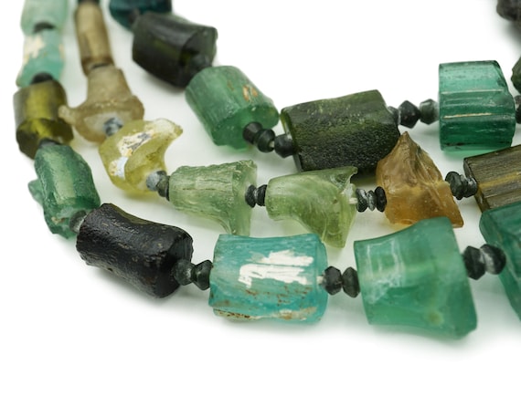 アフガニスタン産古代ローマガラスビーズ（8-14mm）ユニークな形状の