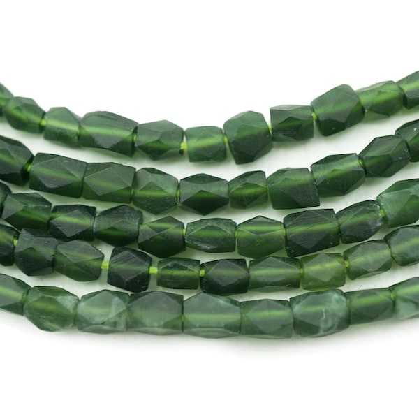 Perle di giada verde afghana (4-5 mm) Perle di giada verde scuro trasparente rustiche sfaccettate tagliate a mano grezze, realizzate in Afghanistan (1576A052) Giada