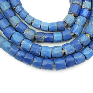 Cuentas africanas antiguas de color azul ruso (8-11 mm), tira larga de más de 400 años, cuentas tribales antiguas (1853F036), rústicas.