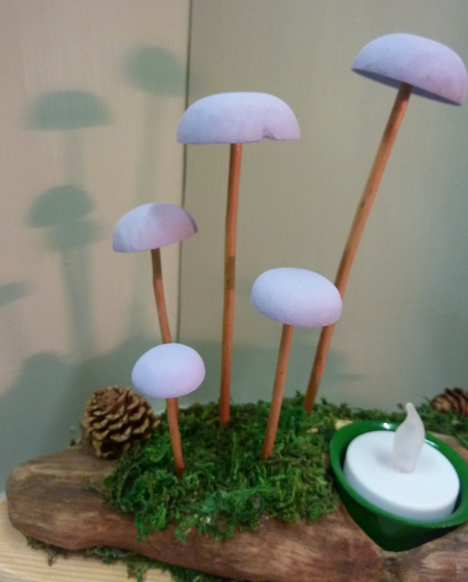 Champignons en bois faits à la main sur le bois flotté avec le Etsy