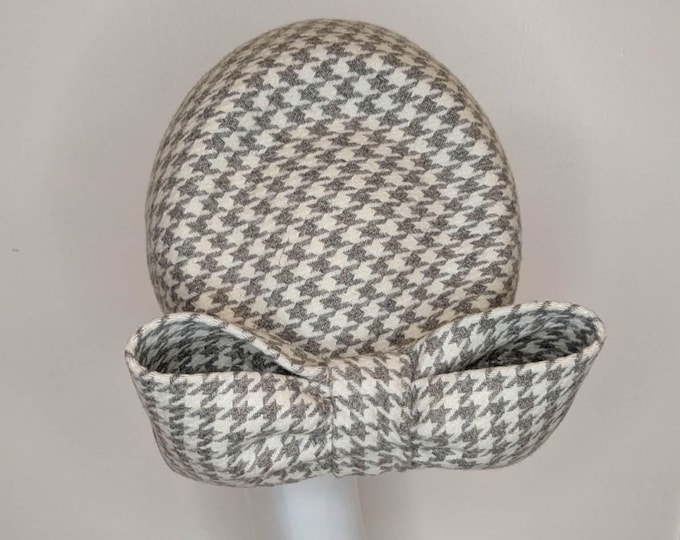 Cream/ beige hounds tooth Jackie Kennedy Pillbox Hat: Handblocked with bow detail.