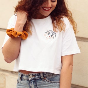 Embroidered crop t-shirt in organic cotton x Falling in love image 3