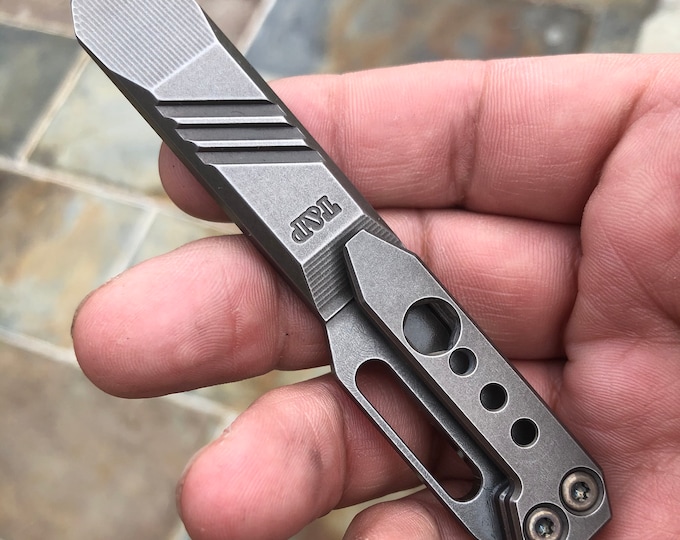 TiPry Grade 5 Titanium Pry Bar - EDC Multitool GEN II, Ultra Strong, Rustproof, Lightweight (1.1 Oz) Pocket Tool-541334