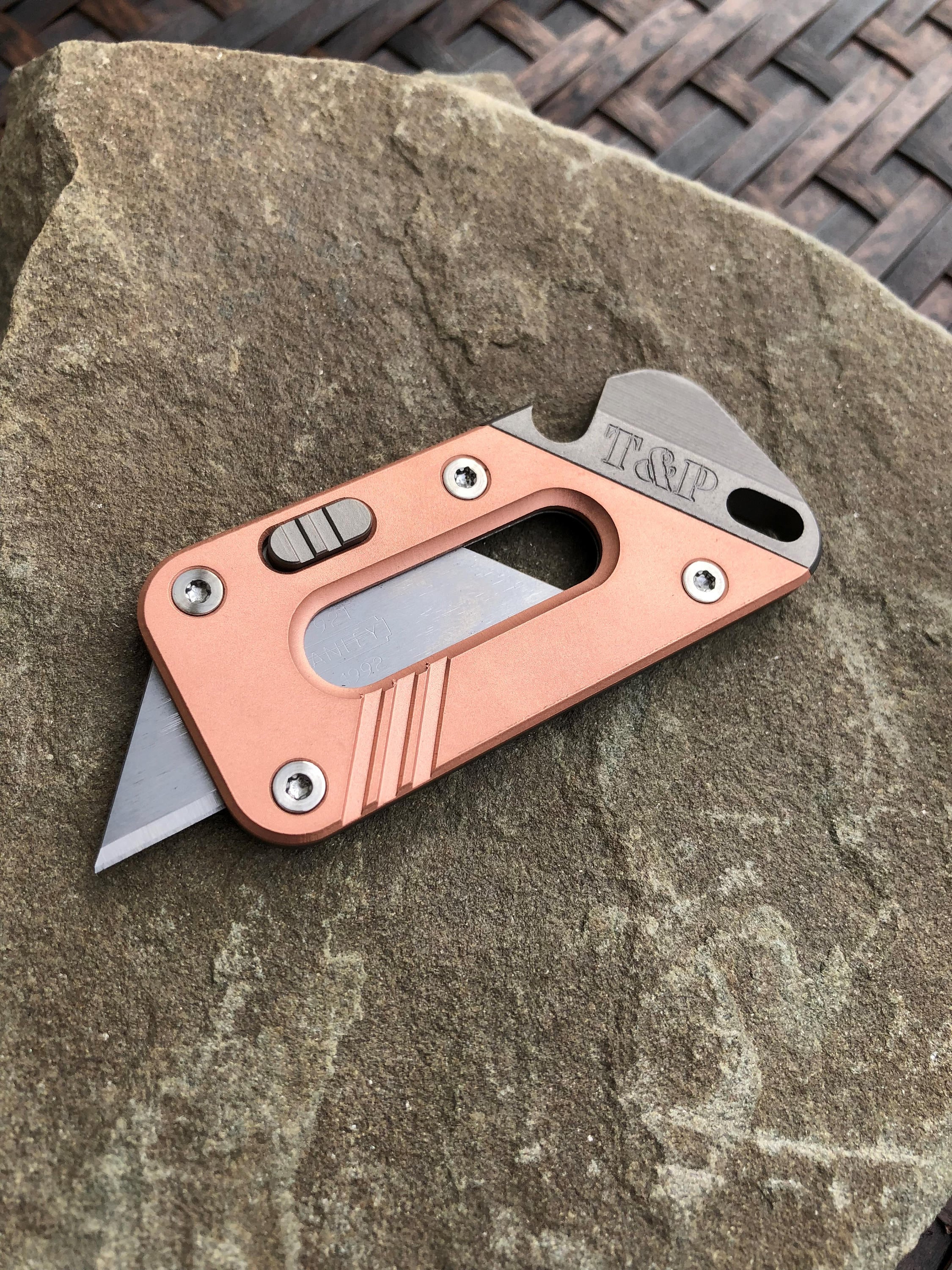 The AVIS-PRY Titanium Tool Companion and Utility Knife, EDC Utility Blade With Copper Face