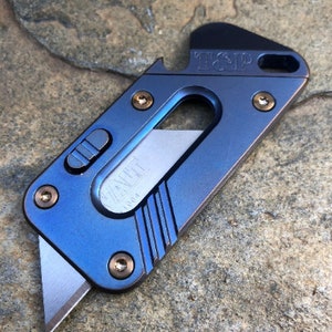 Das AVIS-PRY Titanium Tool Companion und Allzweckmesser, EDC Allzweckklinge in Blau