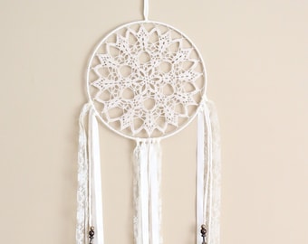 Handmade Crochet Doily Dreamcatcher No. 06 – 12in Diameter Dreamcatcher Wall Hanging – Boho Décor – Boho Doily Dreamcatcher