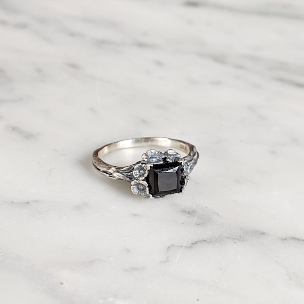 Onyx Miniature Forget Me Not Ring